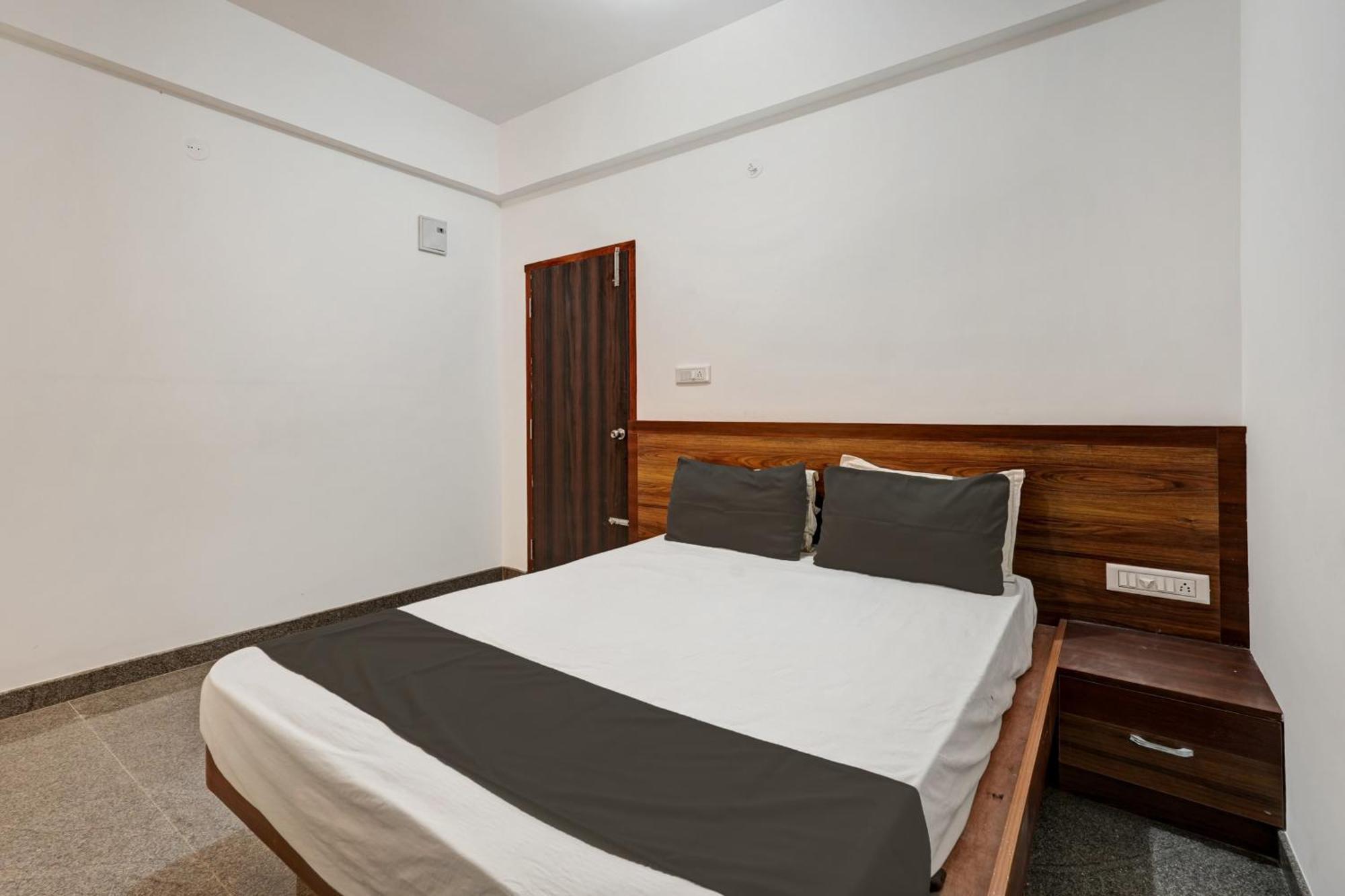 Oyo Hotel Bungalow Inn Lodging & Boarding Bangalore Exterior photo